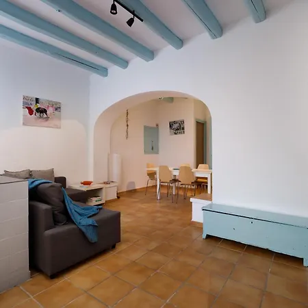 Будинок відпочинку Lets Holidays Cozy House In The Center Of Town