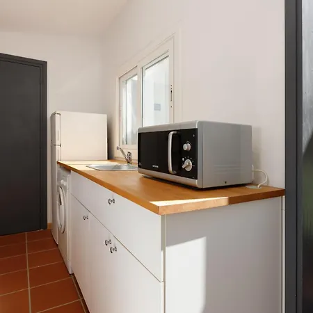 Будинок відпочинку Lets Holidays Cozy House In The Center Of Town *