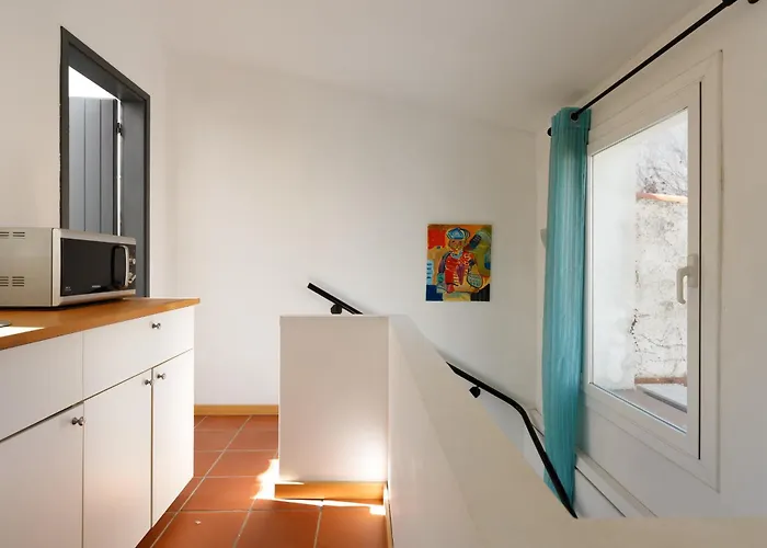 Дом отдыха Lets Holidays Cozy House In The Center Of Town *