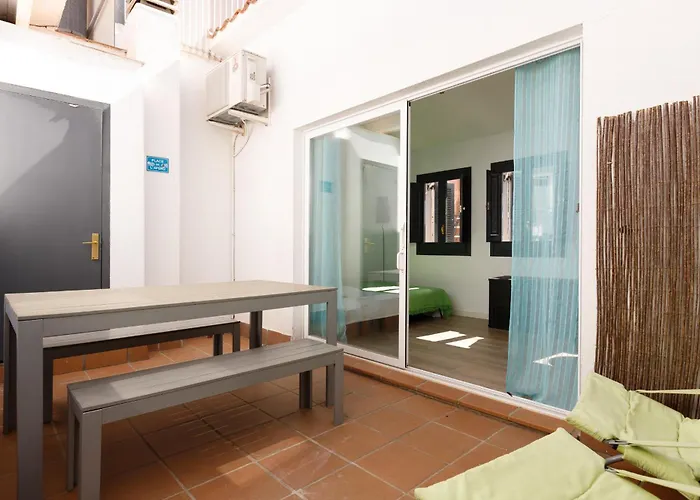 Lets Holidays Cozy House In The Center Of Town Дом отдыха *