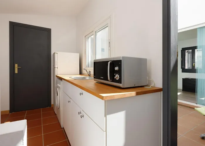 Дом отдыха Lets Holidays Cozy House In The Center Of Town *