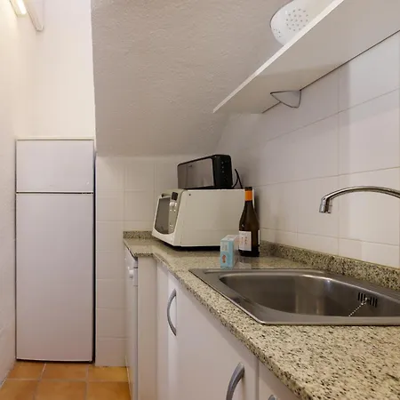 Lets Holidays Cozy House In The Center Of Town توسا ذي مار