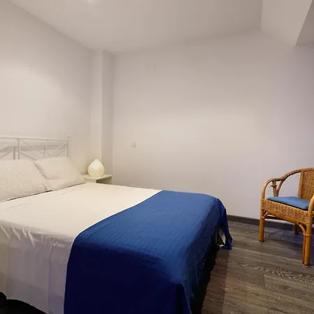 Lets Holidays Cozy House In The Center Of Town توسا ذي مار