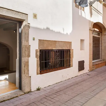 Lets Holidays Cozy House In The Center Of Town بيت للعطل توسا ذي مار