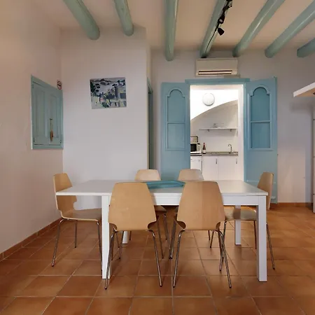 Lets Holidays Cozy House In The Center Of Town توسا ذي مار