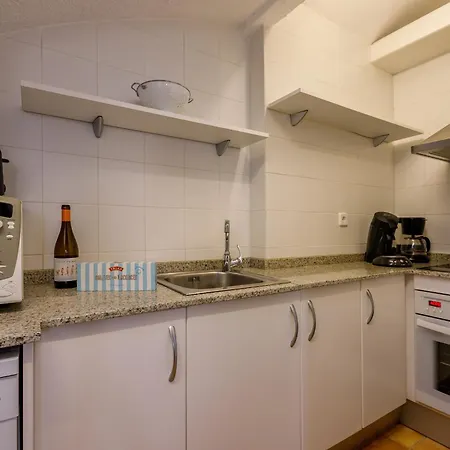 Lets Holidays Cozy House In The Center Of Town بيت للعطل توسا ذي مار